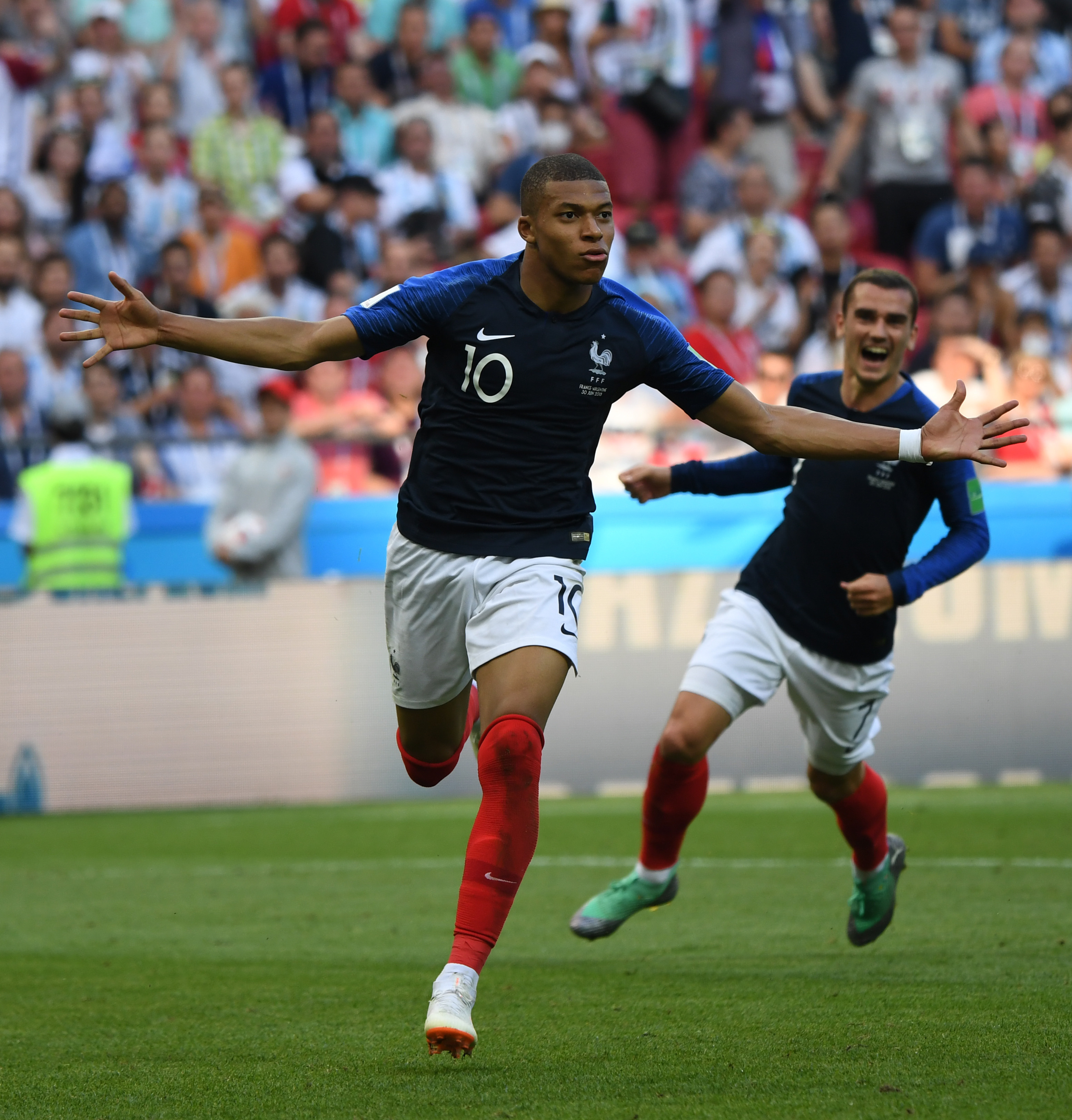 法国客战阿塞拜疆：埃基蒂克、恩昆库首发，舍瓦利耶出战（法国客场对阵阿塞拜疆：埃基蒂克、恩昆库先发，舍瓦利耶登场）