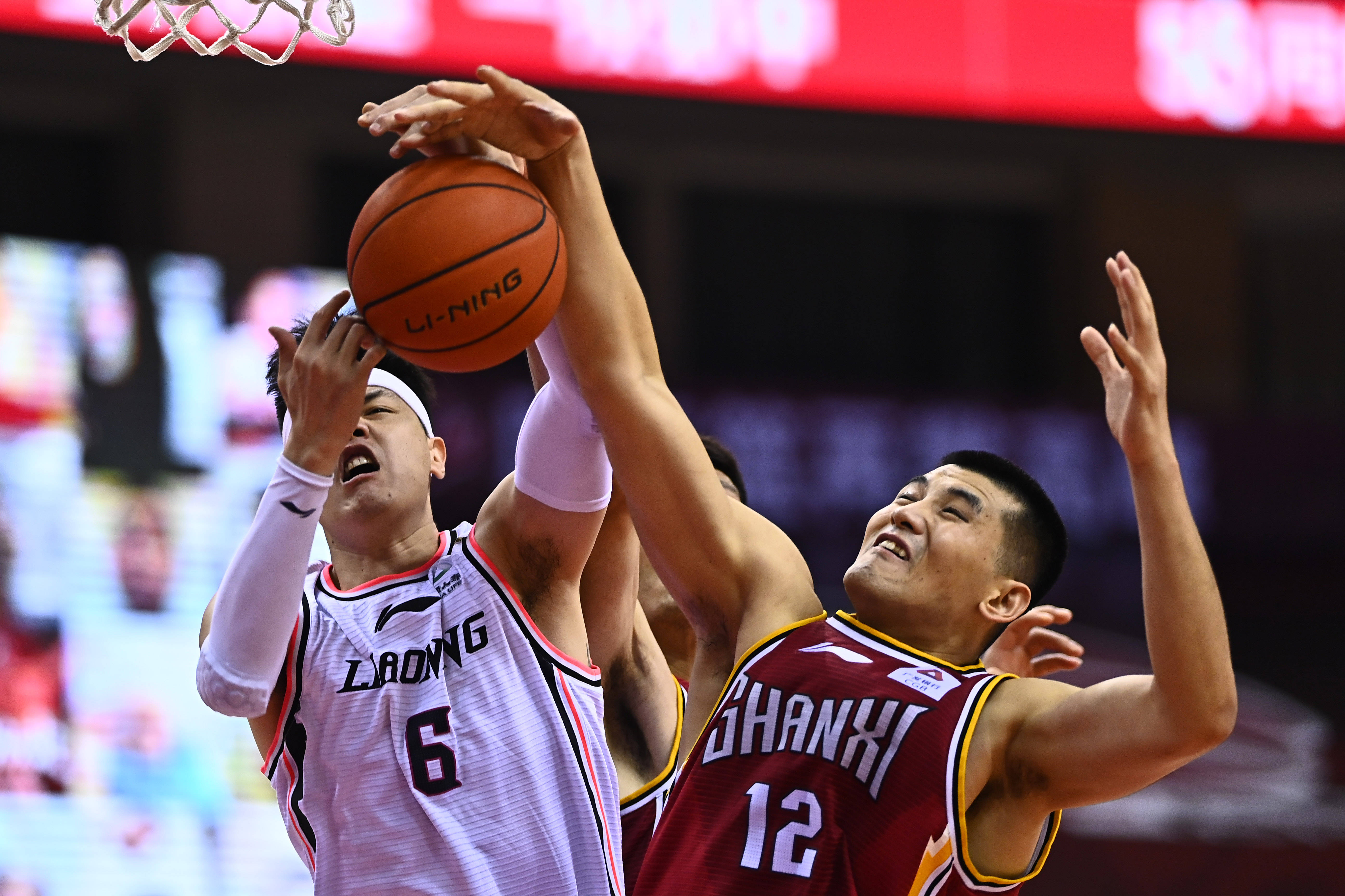 Shams：若雄鹿继续下滑 字母哥与球队间的交易讨论将会升级（Shams：若雄鹿战绩再下滑，字母哥与球队的交易讨论将进一步升温）