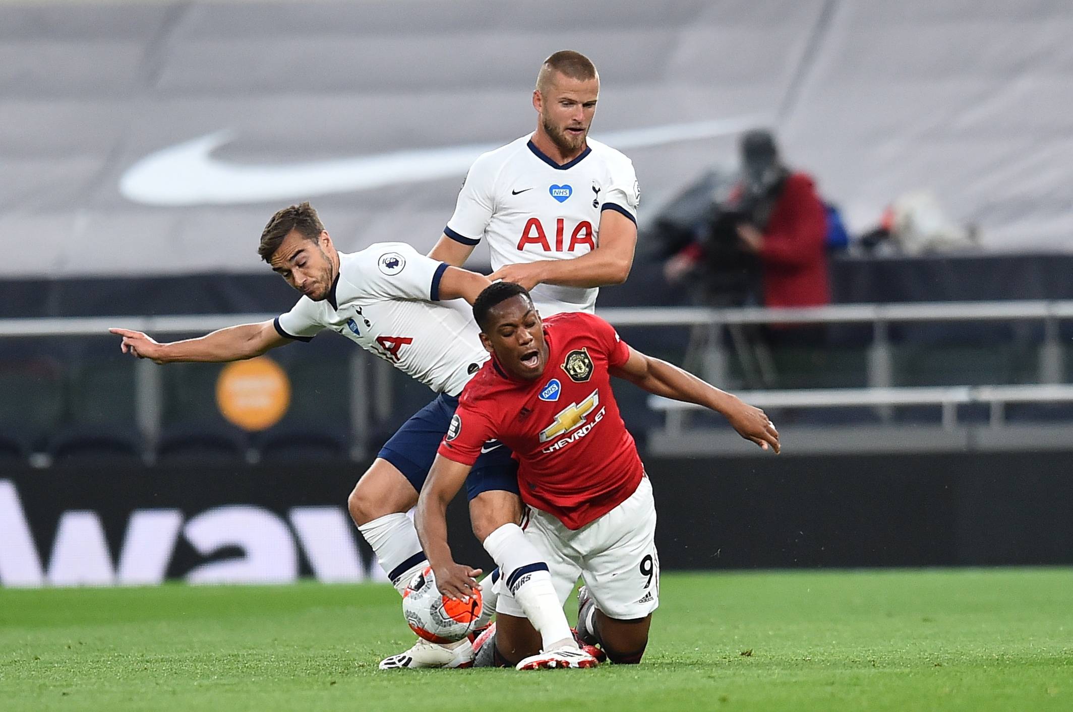 米利唐肌肉严重撕裂，皇马防线雪上加霜（米利唐重度肌肉撕裂，皇马后防再受打击）