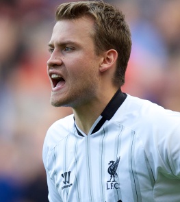 加里·内维尔：切尔西中轴线不够硬，距离赢得英超还很远（加里·内维尔：切尔西中轴偏软，距英超夺冠仍差一截）