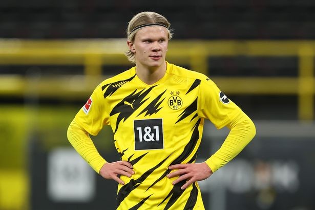 后卫身体对抗强度惊人，主帅盛赞（后卫对抗硬度爆表，主帅力赞）