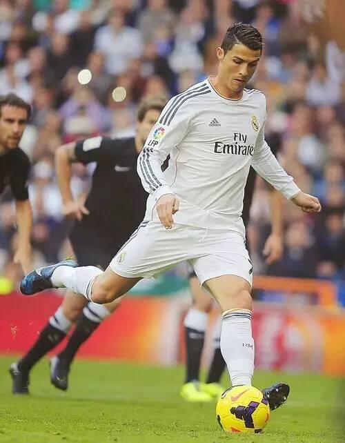 凯塞多与赖斯英超数据对比：前者更偏对抗，后者长于创造机会（英超数据对比：凯塞多重对抗，赖斯强在机会创造）